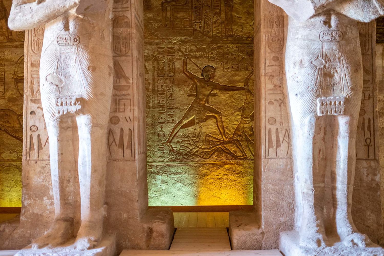 Abu Simbel Tempeln mit dem Auto.