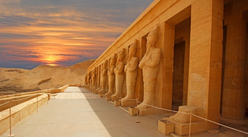 Zug Fahrt nach Luxor, Jetzt buchen mit Trivaeg, Exclusive fahrt, Inklusive, Hatshebsut, tal der Koenige, Memnon, Nilfahrt in Luxor, Jetzt online buchen mit Trivaeg