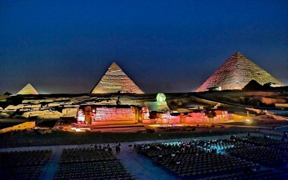 Ab Kairo: “Licht-und Ton Show” bei den Pyramiden von Gizeh inklusive Hin und Rücktransfer.