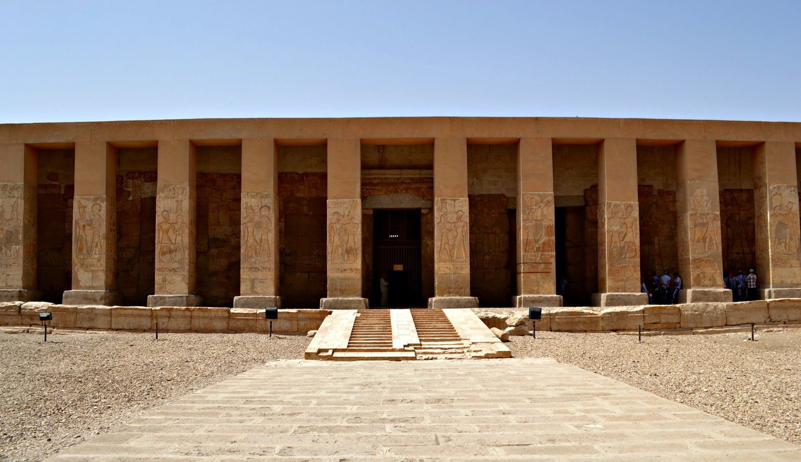 Tal der Könige, El Karnak tempel, Hatschebsut Tempel, Memnon Klosses, Abydos Tempel,Tagestour nach Luxor mit Trivaeg