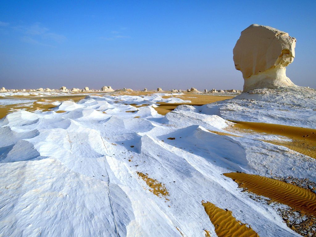 4-tägige Tour in die Weiße Wüste mit Djara-Höhle und Bahariya-Oase ab Kairo